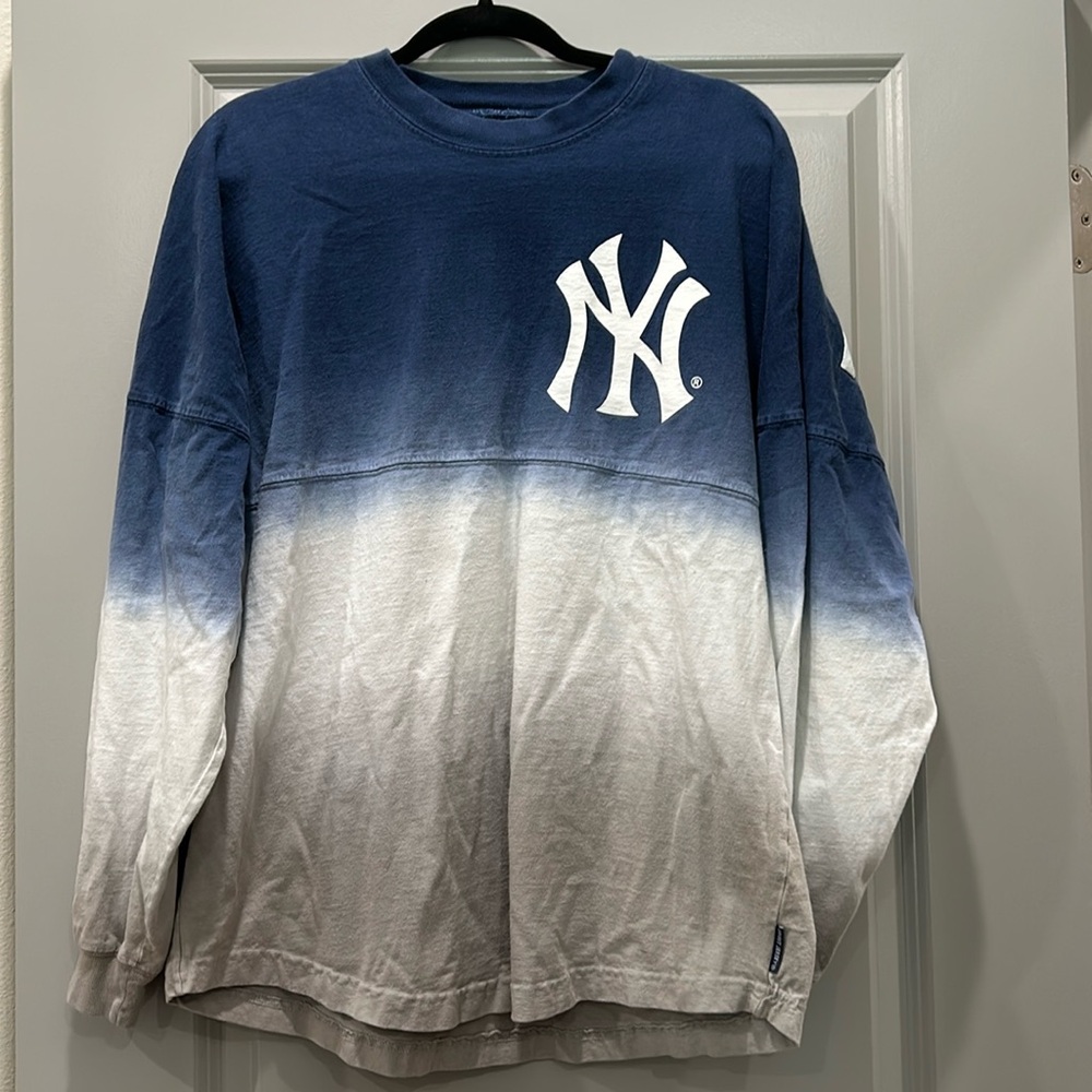 Long sleeve NY Yankees shirt